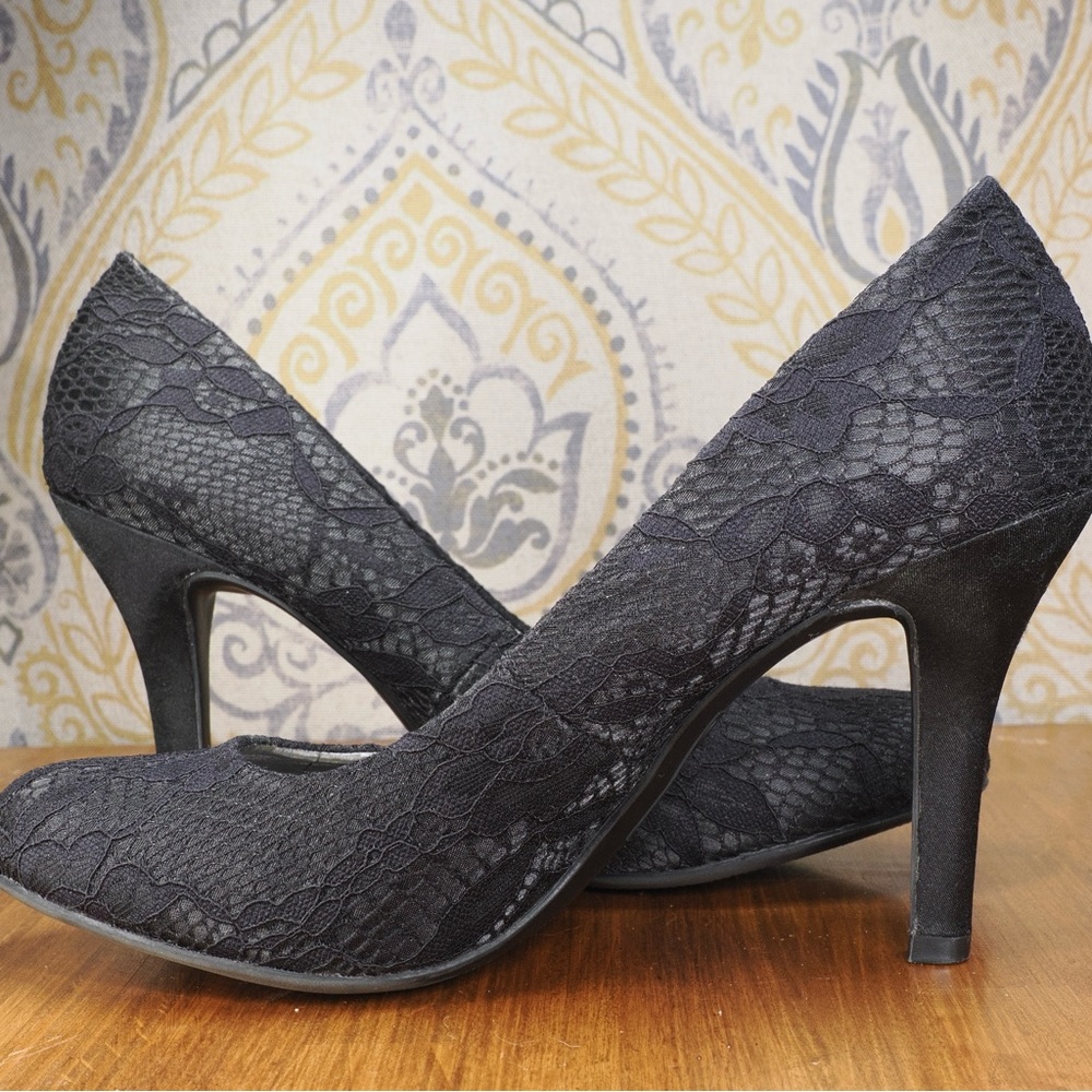 Mootsies Tootsies Black Lace Fabric Satin Pumps - Size 8